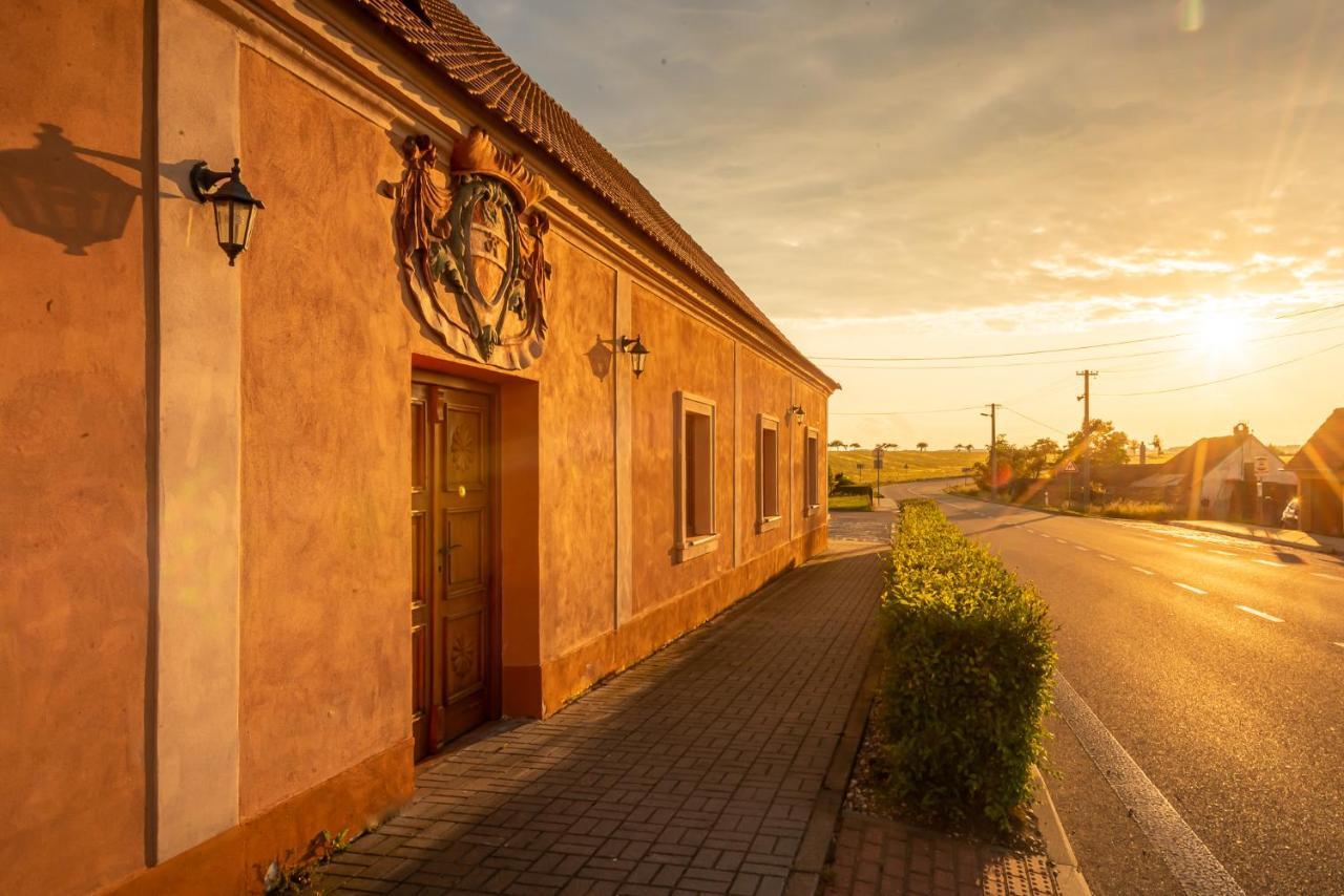 Althansky Hostinec Зноймо Экстерьер фото