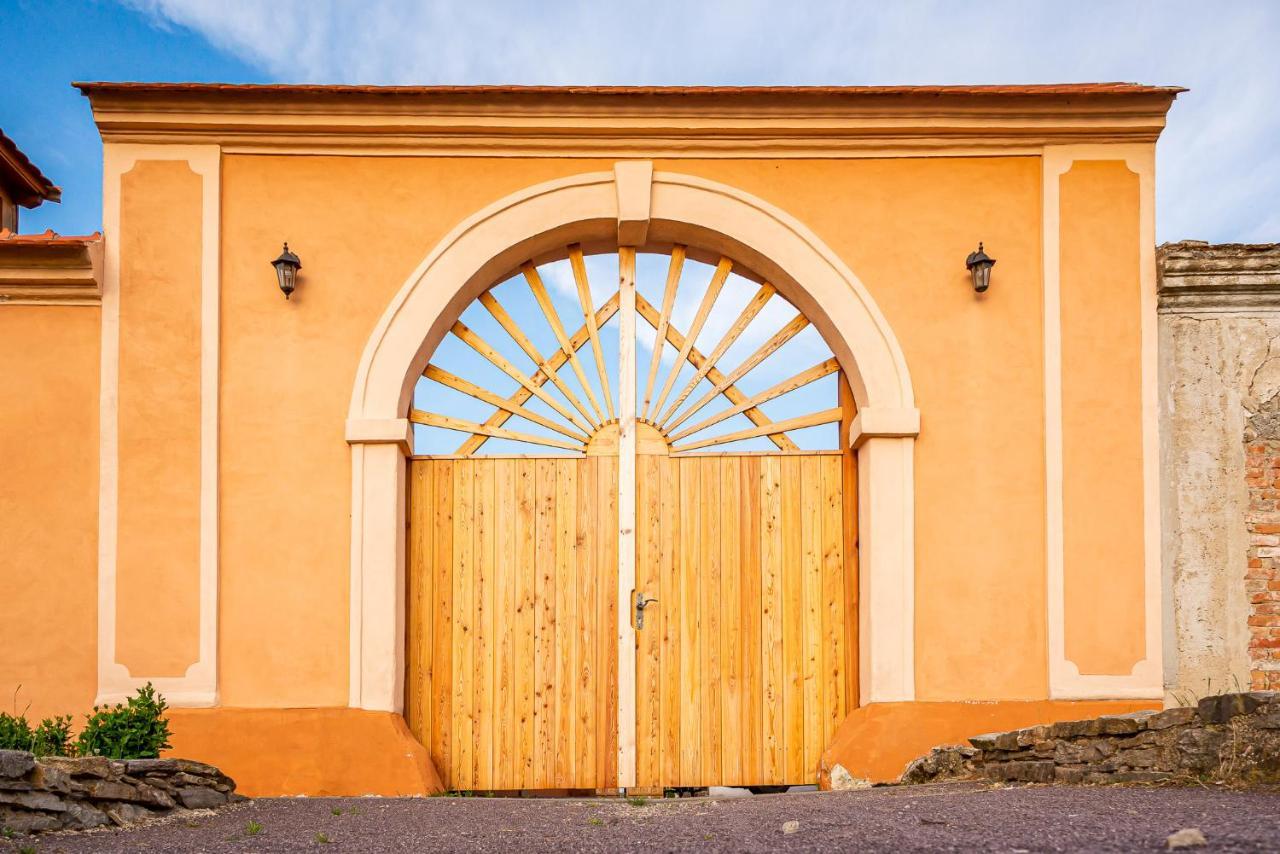 Althansky Hostinec Зноймо Экстерьер фото